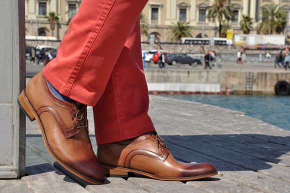 Betelli – ekskluzywne obuwie podwyższające dla mężczyzn debiutuje w Polsce LIFESTYLE, Moda - Kobiety noszące szpilki i inne obuwie podwyższające deklarują, że wysokie obuwie wpływa pozytywnie na samopoczucie, dodaje pewności siebie i sprawia, że sylwetka jest bardziej wyprostowana. Teraz z takich udogodnień mogą korzystać również mężczyźni.