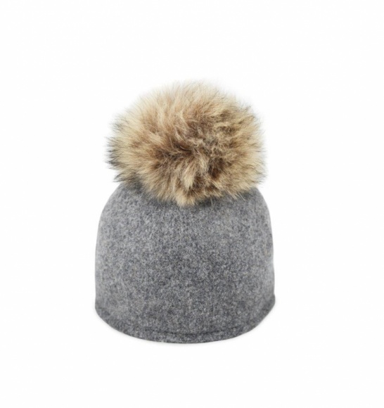 Czapka nieodzowny element jesiennej stylizacji LIFESTYLE, Moda - W tym sezonie czapka odegra wielką rolę w jesienno zimowych stylizacjach. Projektanci prześcigają się z pomysłami na czapkę idealną, czyli modną i funkcjonalną.