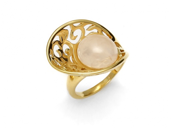 Kamień dobrych relacji LIFESTYLE, Moda - Według Pantone Rose Quartz i Serenity to dwa najmodniejsze kolory 2016 roku. To dobra wiadomość dla wszystkich wielbicielek modnej biżuterii, bo już dziś mogą cieszyć się subtelna urodą różowego kwarcu dzięki biżuterii Ditta Zimmermann.