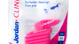 Jordan Brush Between – szczoteczki do przestrzeni międzyzębowych LIFESTYLE, Uroda - Marka Jordan opracowała wygodny produkt, który pozwala na dokładne i skuteczne czyszczenie przestrzeni międzyzębowych. Szczoteczki międzyzębowe Brush Between dostępne w pięciu rozmiarach.