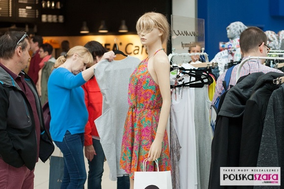 Targi Mody w Porcie Łódź LIFESTYLE, Moda - W najbliższy weekend (14 – 15 października), w Porcie Łódź po raz kolejny zagoszczą Targi Mody - Polska Szafa by Fashion Meeting. W Atrium, obok sklepu IKEA, swoje kolekcje zaprezentują młodzi polscy projektanci.