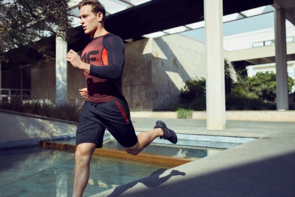 Miasto mówi styl LIFESTYLE, Moda - Sport wyzwala różne emocje – z jednej strony rywalizacja drużyny na miejskim boisku, z drugiej pokonywanie własnych ograniczeń i budowanie przyjaźni trwającej przez lata. Projektanci 4F zainspirowani energią współczesnej metropolii stworzyli kolekcję SS 2018.