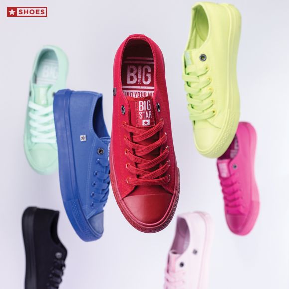 Czas na luz w modzie męskiej LIFESTYLE, Moda - W tym sezonie w modzie męskiej przełamujemy style. Biurowe sety rozluźniamy sportowymi elementami. Klasykę stylizujemy lekko i nowocześnie. Wskakujemy w wygodne sneakersy i bomber jacket. Do pracy chodzimy z modną bowling bag, którą śmiało możemy zabrać także na siłownie.