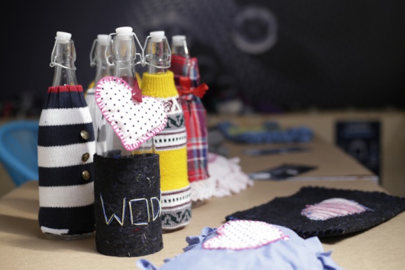 RAPORT: Ponad połowa Polaków daje ubraniom drugie życie LIFESTYLE, Moda - Marnotrawstwo i nieodpowiedzialne użytkowanie rzeczy to jedno z zagrożeń współczesnego świata. Stąd też przybierają na znaczeniu trendy z zakresu tzw. „ekologicznej konsumpcji”.