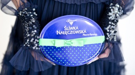 Śliwka Nałęczowska partnerem pokazu kolekcji Lidii Kality LIFESTYLE, Moda - Śliwka Nałęczowska po raz kolejny została partnerem pokazu znanej i cenionej projektantki mody, Lidii Kality. Marka pralin wsparła premierową prezentację kolekcji jesień/zima 2018/2019. Śliwka Nałęczowska konsekwentnie promuje elegancję, dobry smak i wyrafinowany design.